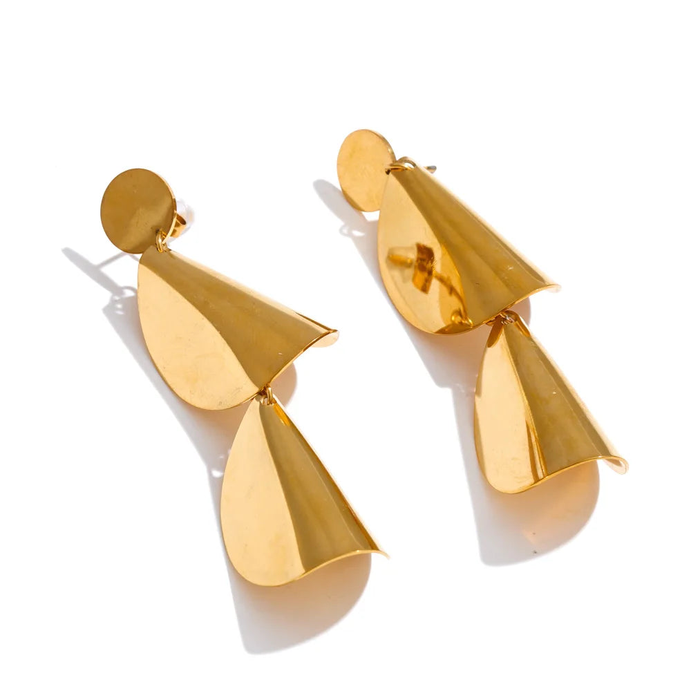 Geometric earrings in stainless steel.
