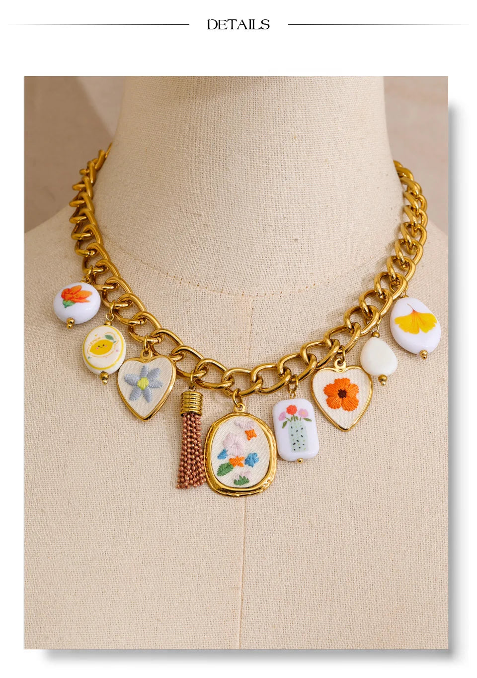 Heart flower necklace in gold-plated stainless steel.