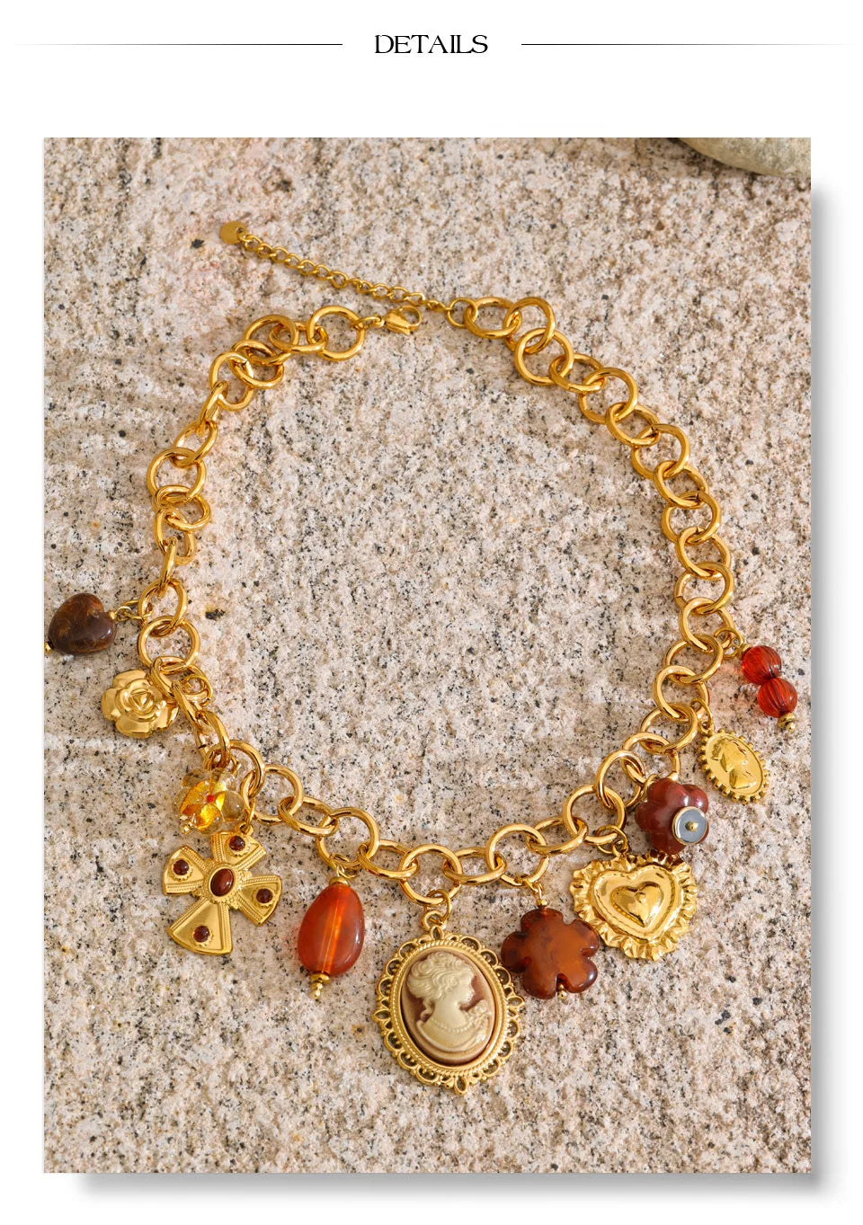 Resin acrylic heart necklace in gold-plated stainless steel with resin and acrylic.