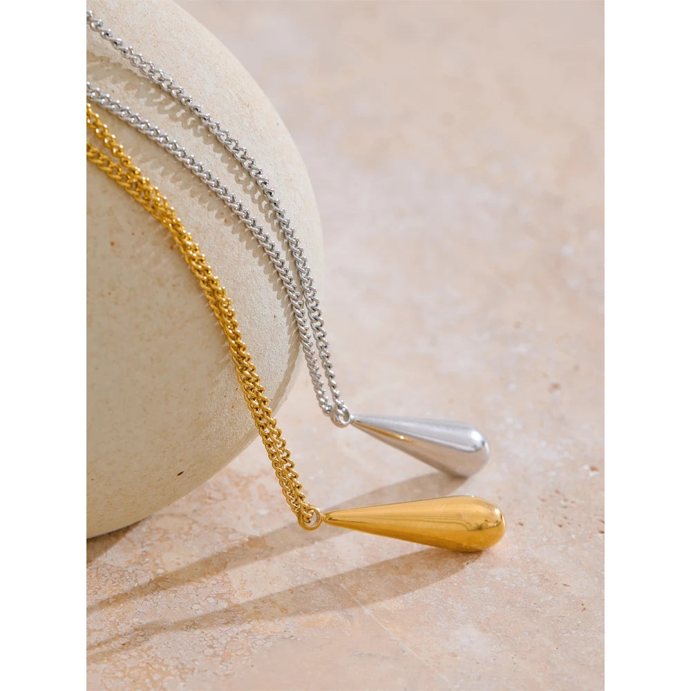 Water drop necklace in gold-plated stainless steel.