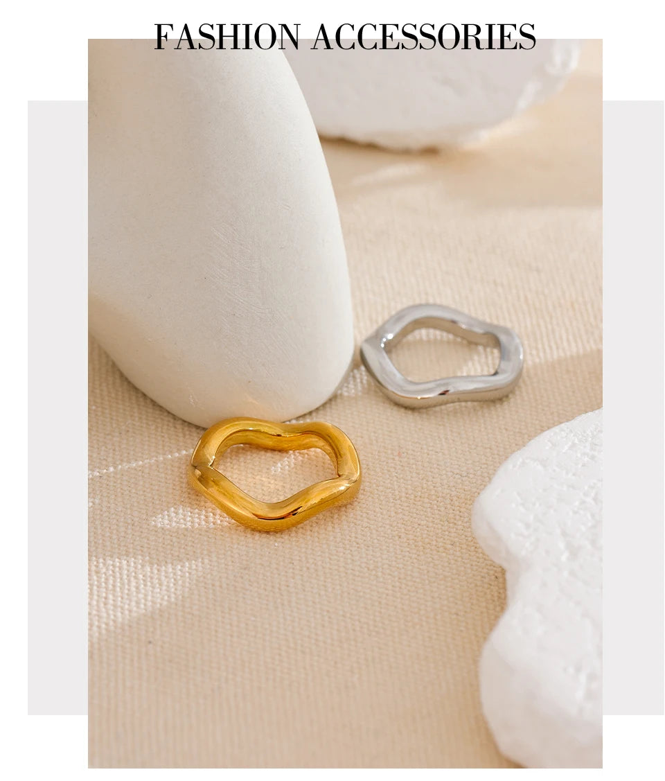 Geometric ring in 18K gold-plated stainless steel.