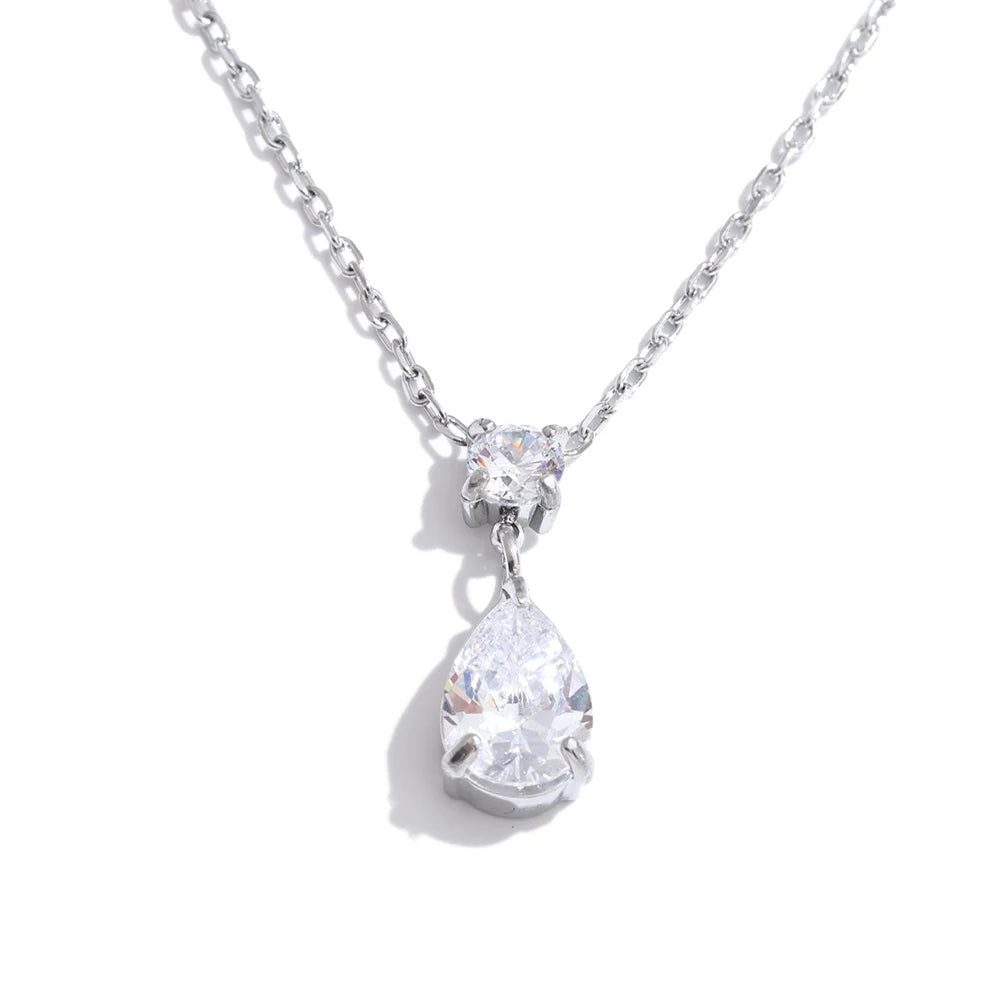 Cubic zirconia necklace in gold-plated stainless steel with cubic zirconia.