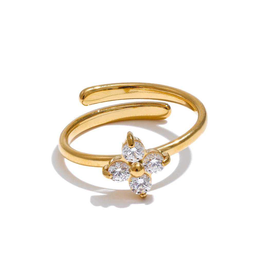 Cubic zirconia flower ring in gold-plated stainless steel with cubic zirconia.