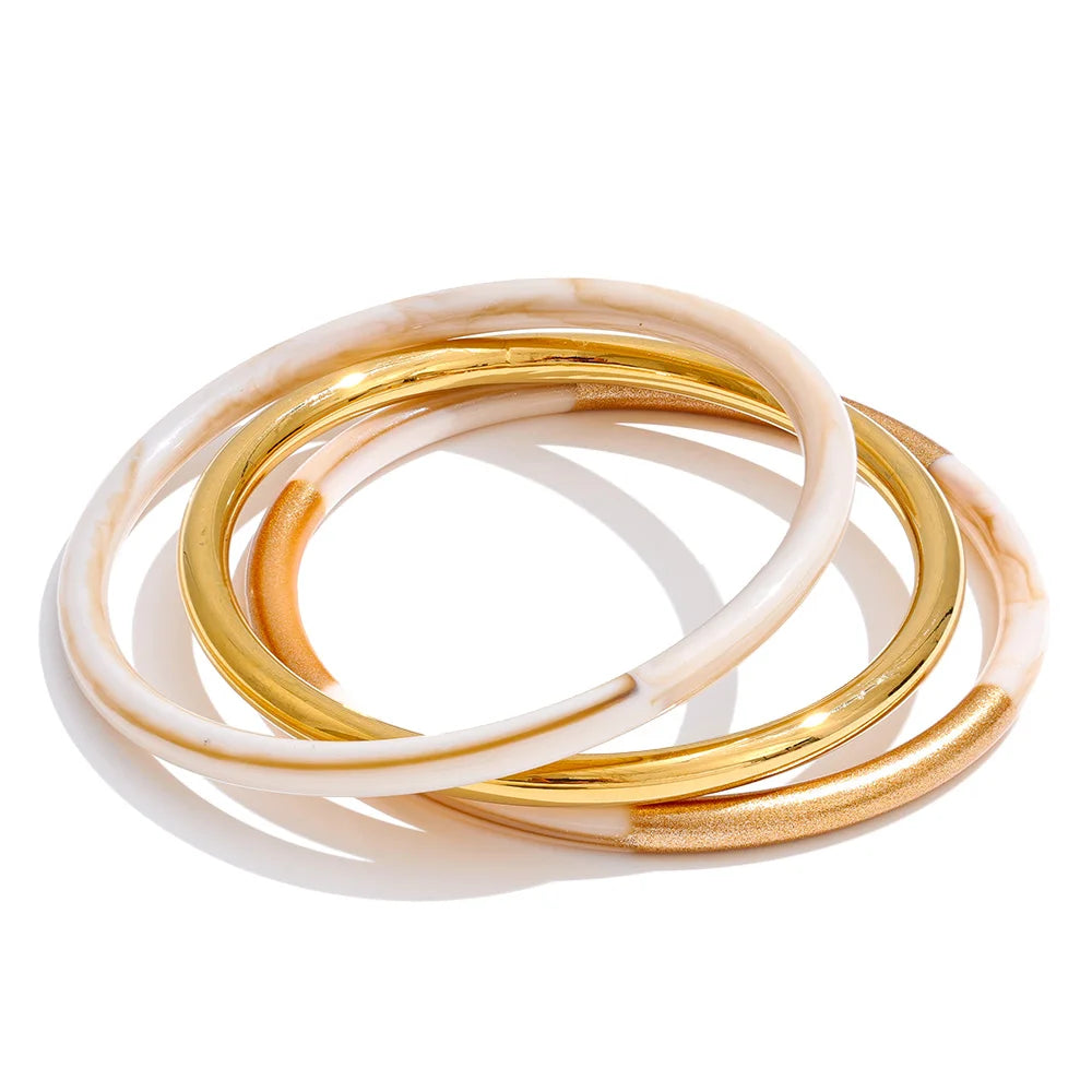 Resin minimalist geometric bracelet in gold-plated stainless steel with resin.