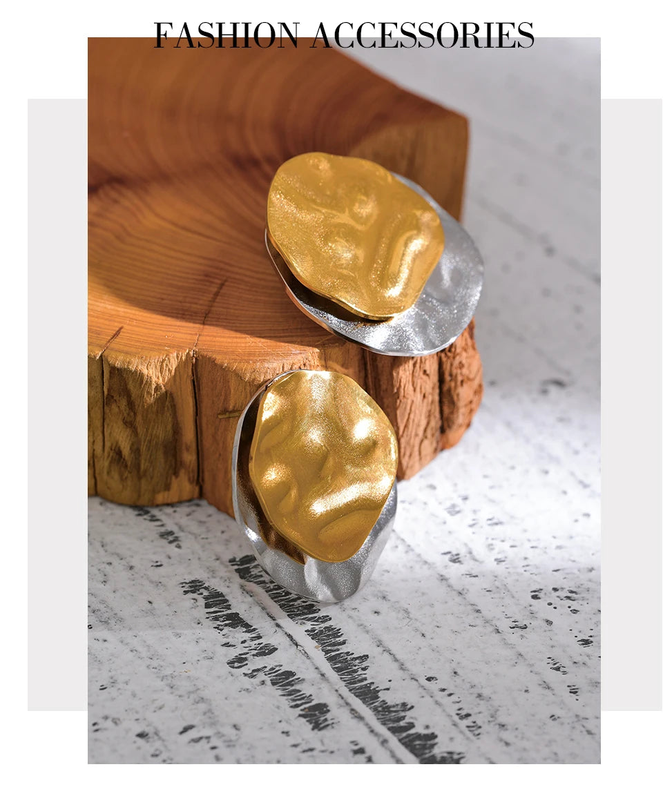 Geometric earrings in gold-plated stainless steel.