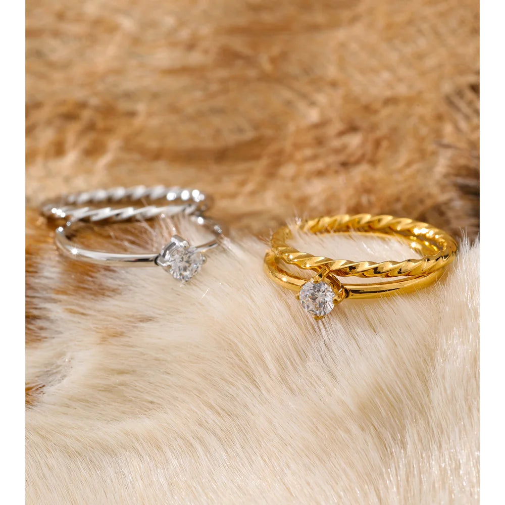 Cubic zirconia geometric ring in gold-plated stainless steel with cubic zirconia.
