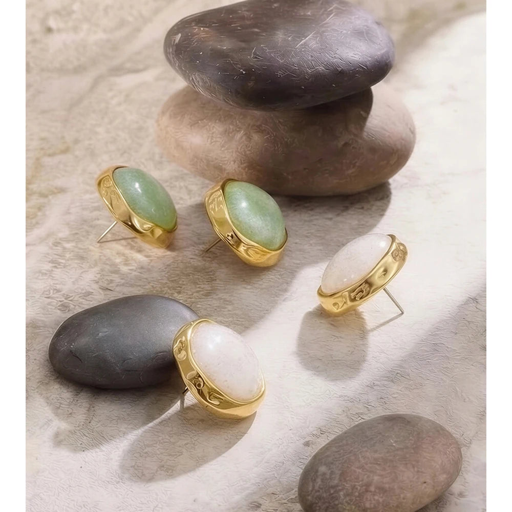 White resin acrylic earrings in gold-plated stainless steel with resin and acrylic.