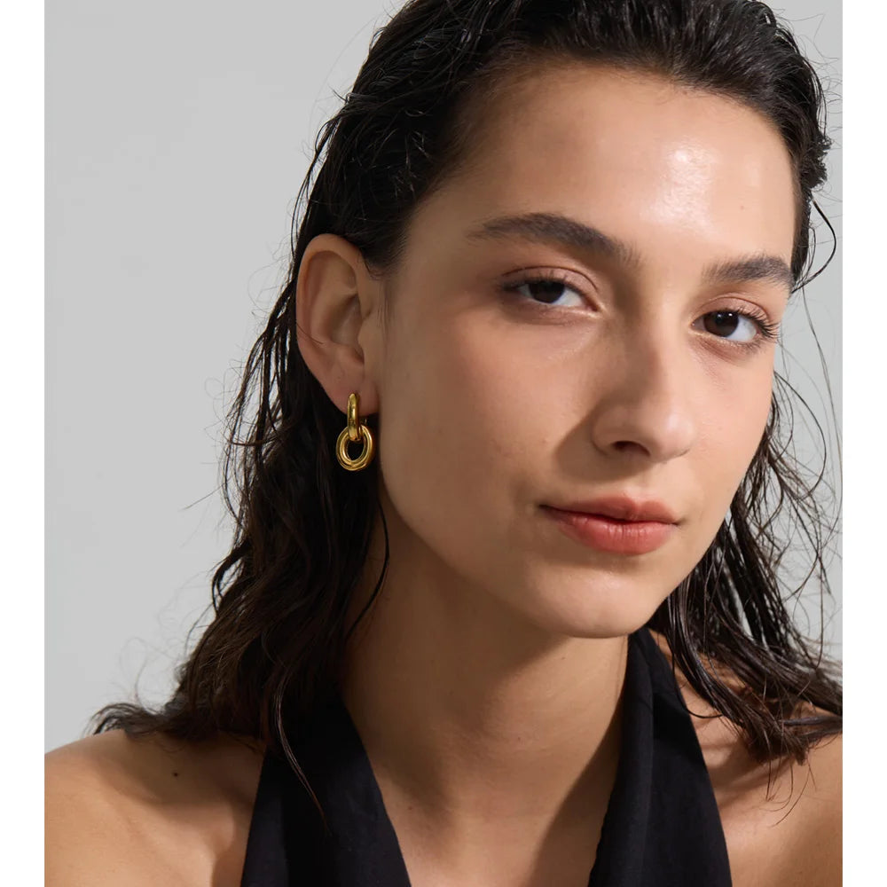 Geometric earrings in gold-plated stainless steel.