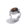 Natural stone geometric ring in gold-plated stainless steel with natural stone.