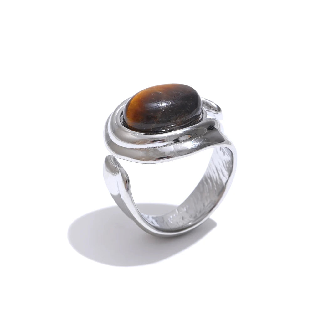 Natural stone geometric ring in gold-plated stainless steel with natural stone.