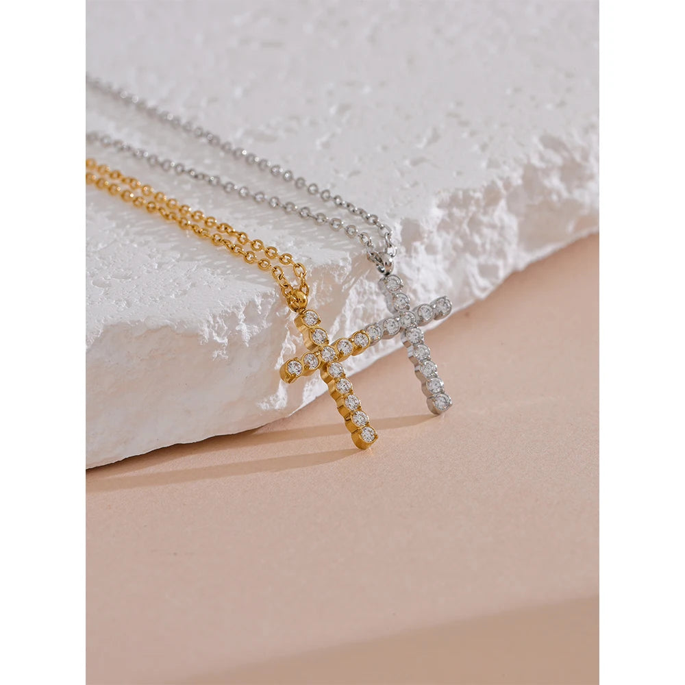 Cubic zirconia cross necklace in gold-plated 316L stainless steel with cubic zirconia.