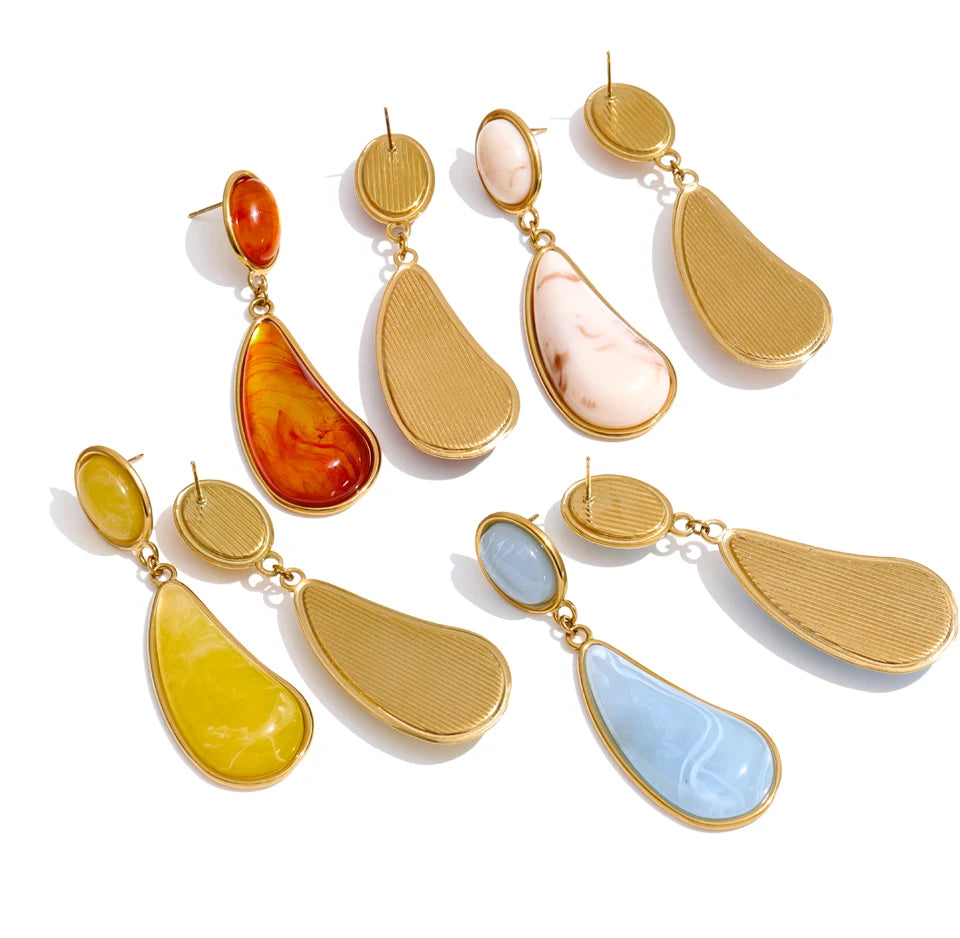 Resin acrylic geometric earrings in gold-plated stainless steel with resin and acrylic.