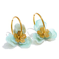 Resin flower earrings in gold-plated stainless steel with resin.
