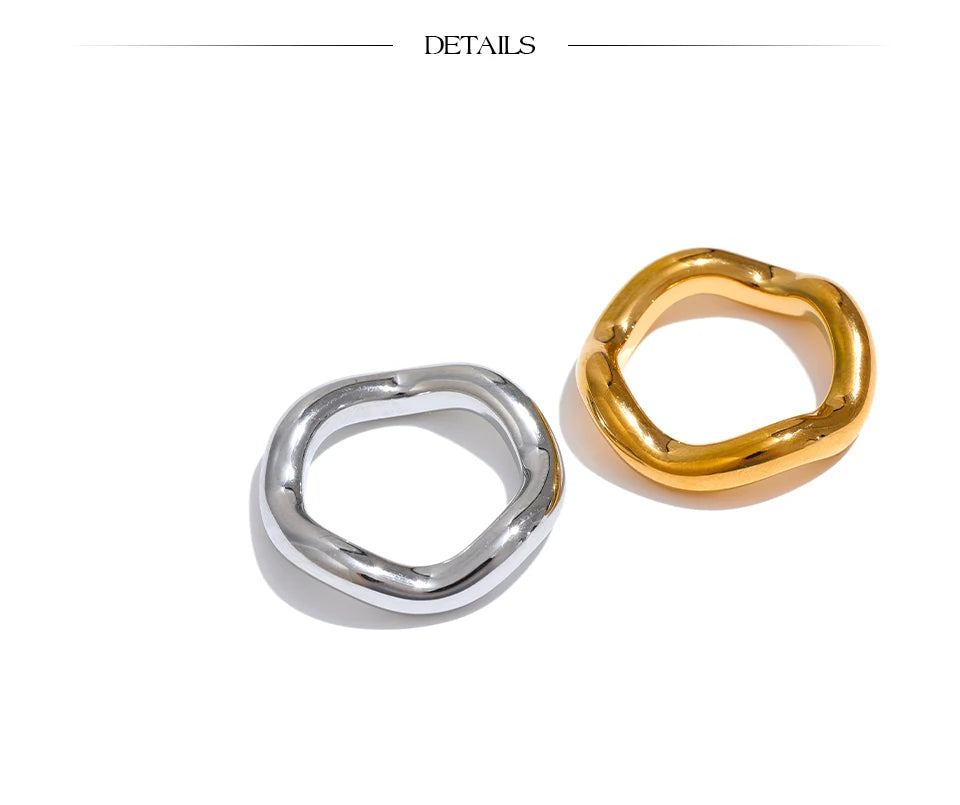 Geometric ring in 18K gold-plated stainless steel.