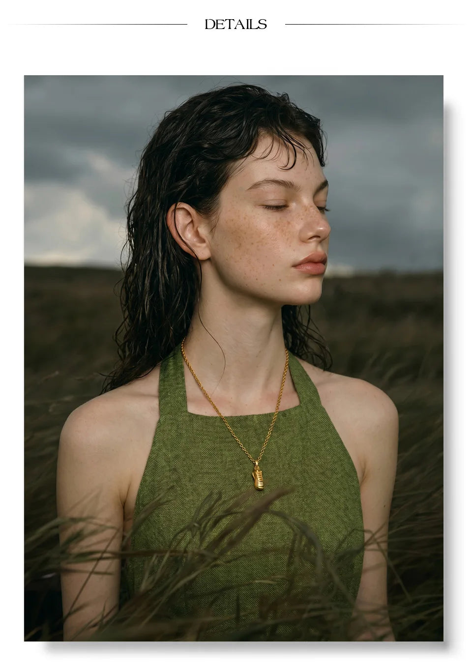 Geometric necklace in gold-plated stainless steel.