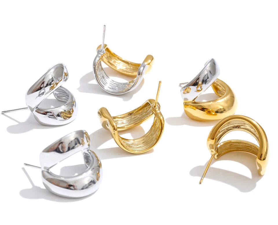 Geometric earrings in gold-plated stainless steel.