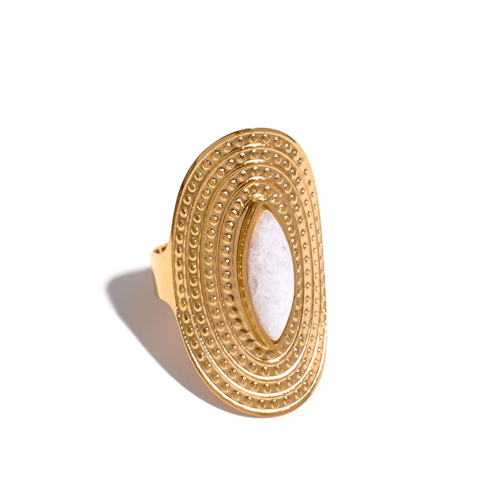 Green natural stone geometric ring in 18K gold-plated stainless steel with natural stone.