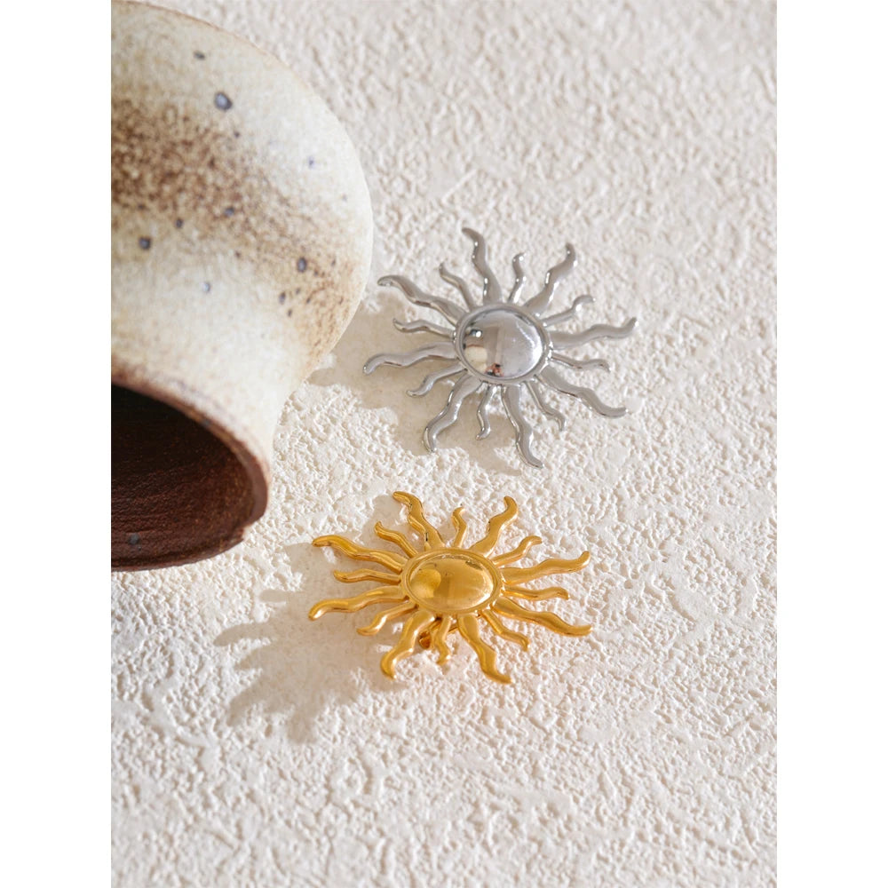 Sun Geometric Brooch — Gold-Plated Stainless Steel · PS1673