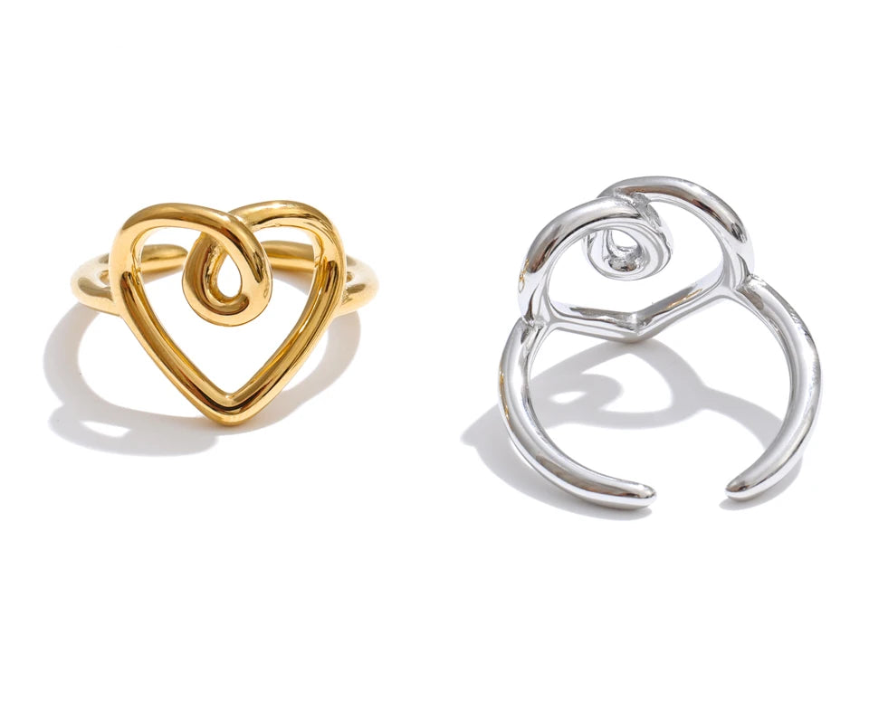 Heart ring in 18K gold-plated stainless steel.