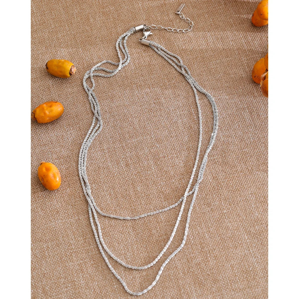 Pearl geometric chain necklace in gold-plated stainless steel with pearl.