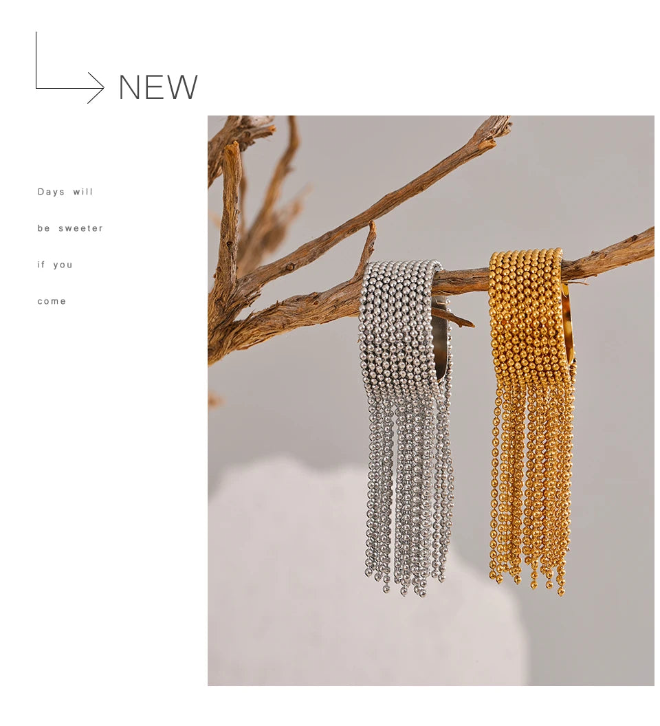 Geometric chain ring in 18K gold-plated stainless steel.