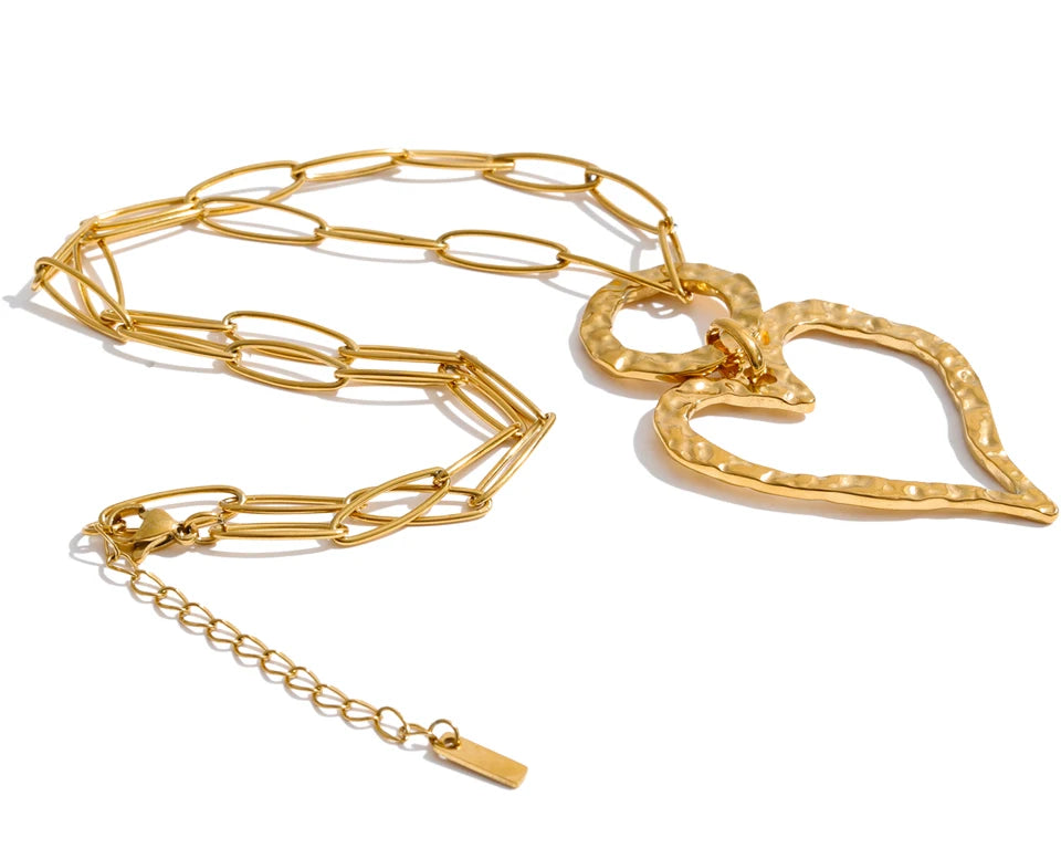 Heart necklace in gold-plated stainless steel.