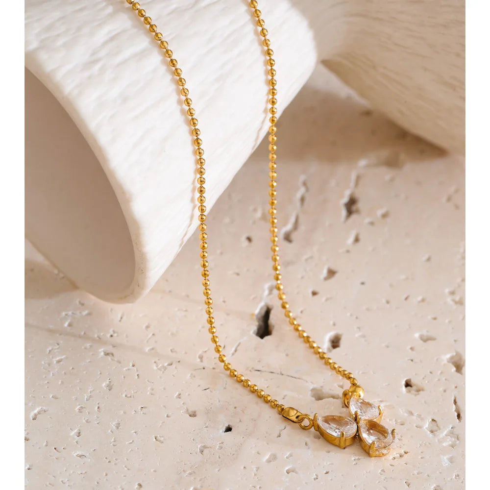 Cubic zirconia geometric necklace in gold-plated stainless steel with cubic zirconia.