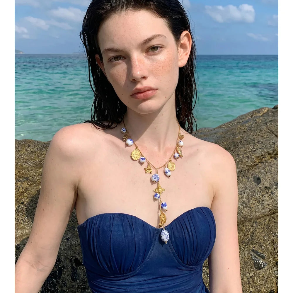 Heart flower necklace in gold-plated stainless steel.
