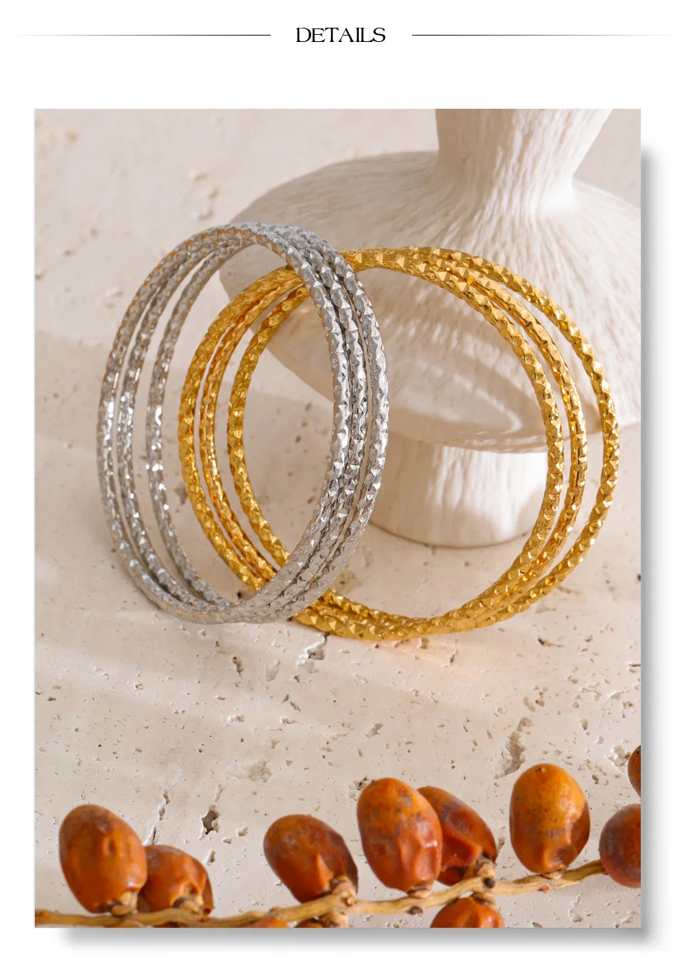 Geometric bracelet in gold-plated stainless steel.