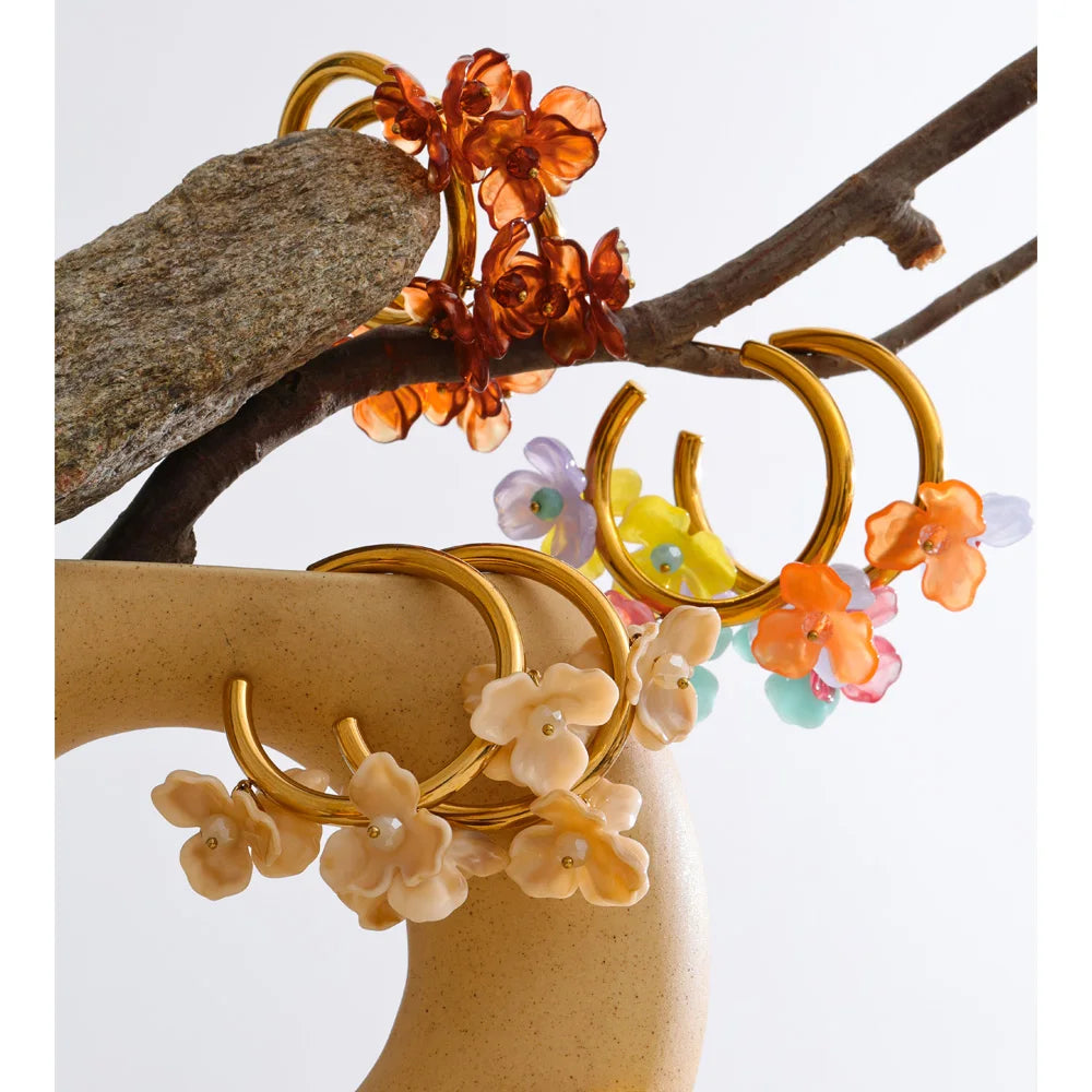 Resin flower multi-color earrings in gold-plated stainless steel with resin.