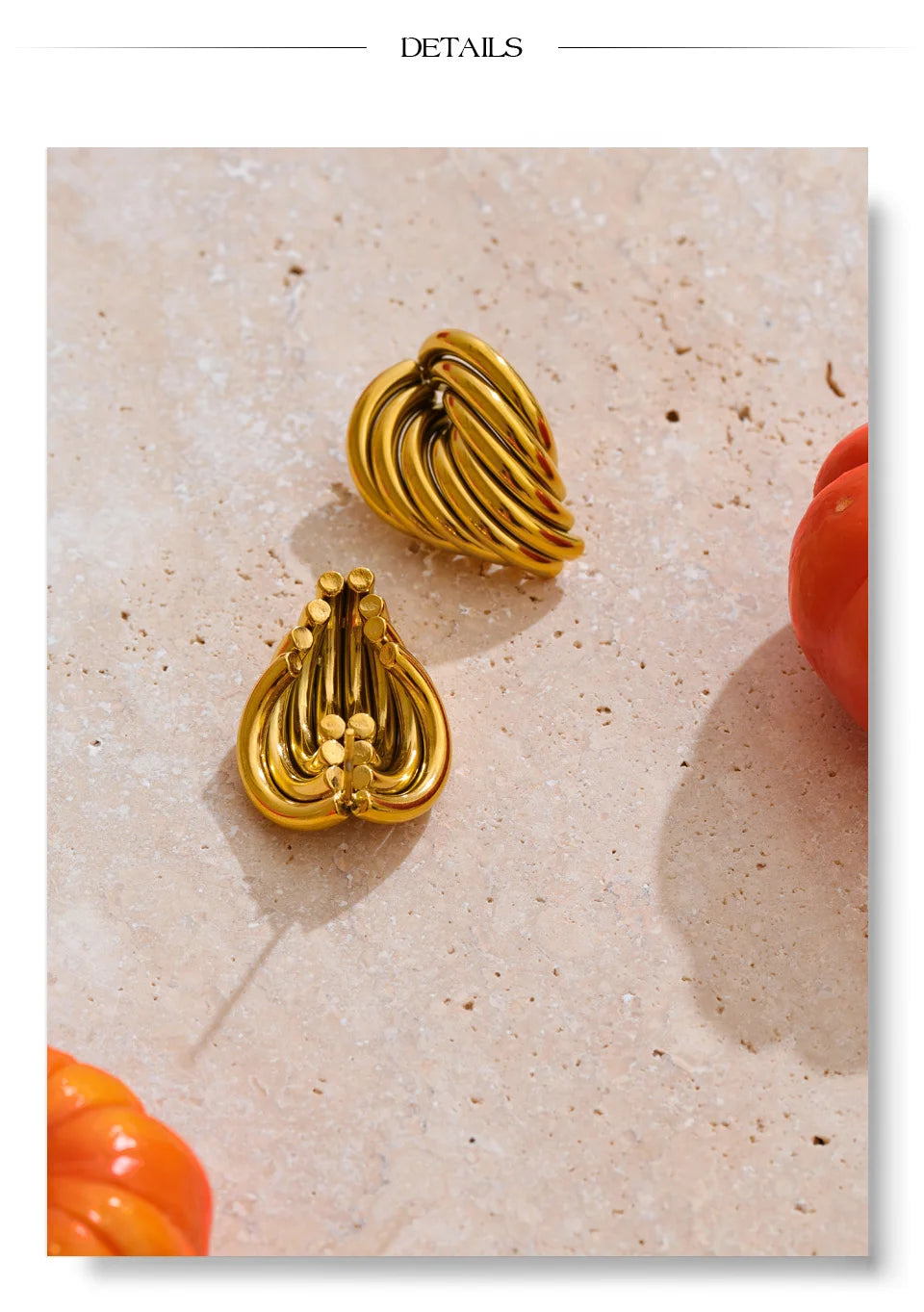 Geometric earrings in gold-plated stainless steel.