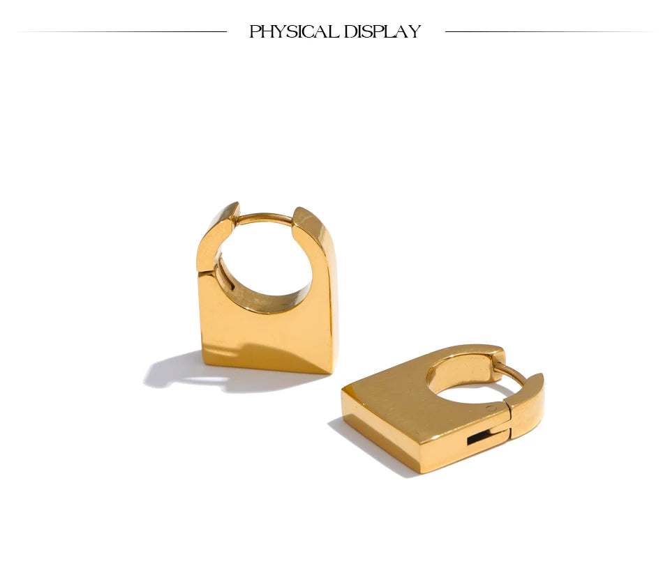 Geometric earrings in gold-plated stainless steel.