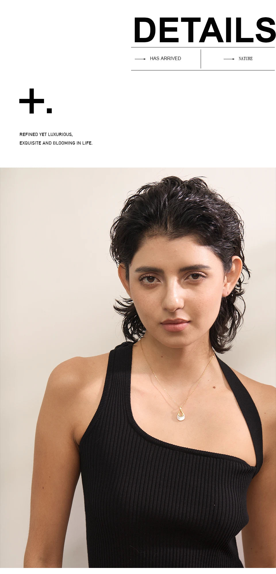 Shell natural stone geometric necklace in gold-plated stainless steel with natural stone and shell.
