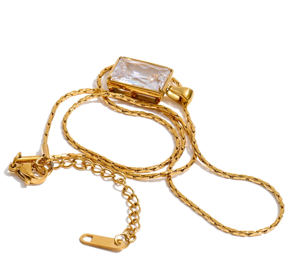 Cubic zirconia geometric necklace in gold-plated stainless steel with cubic zirconia.