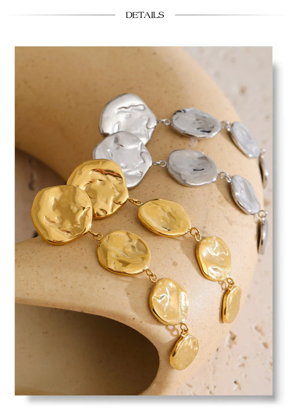 Geometric chain earrings in gold-plated stainless steel.