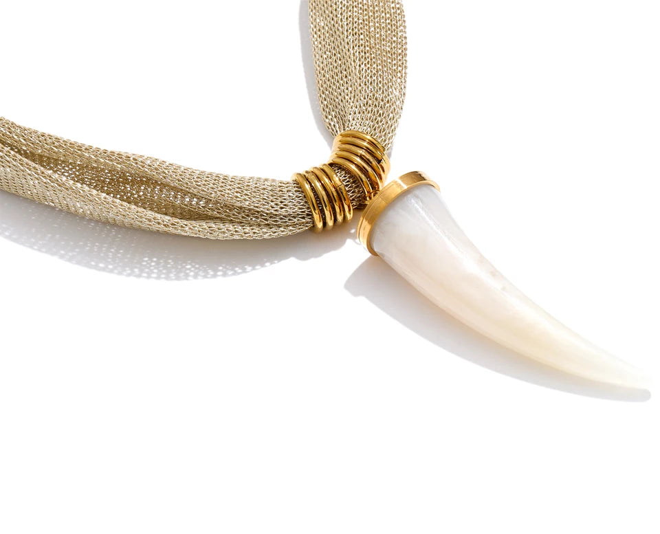 Resin geometric chain necklace in gold-plated stainless steel with resin.