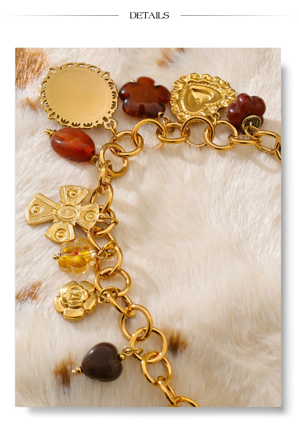 Resin acrylic heart necklace in gold-plated stainless steel with resin and acrylic.