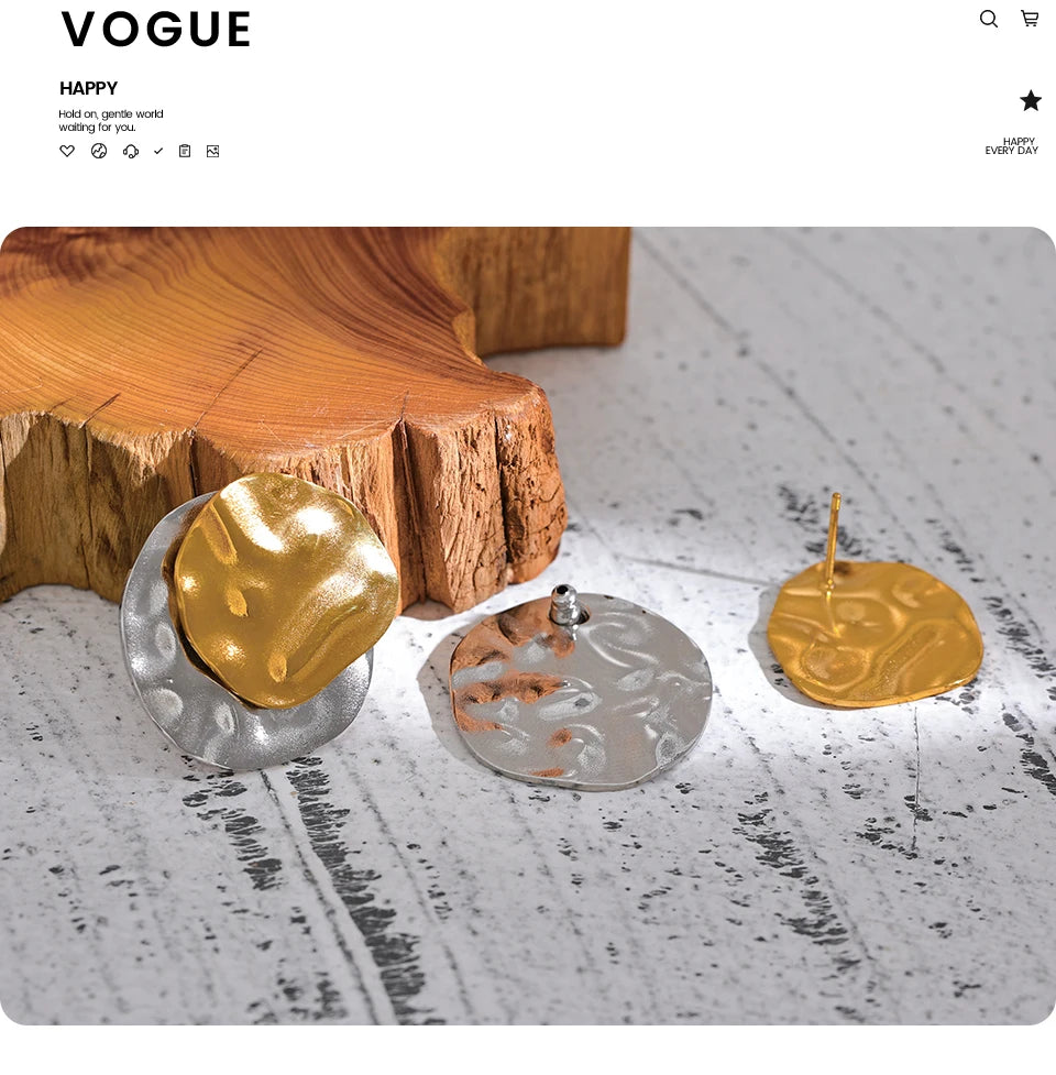 Geometric earrings in gold-plated stainless steel.