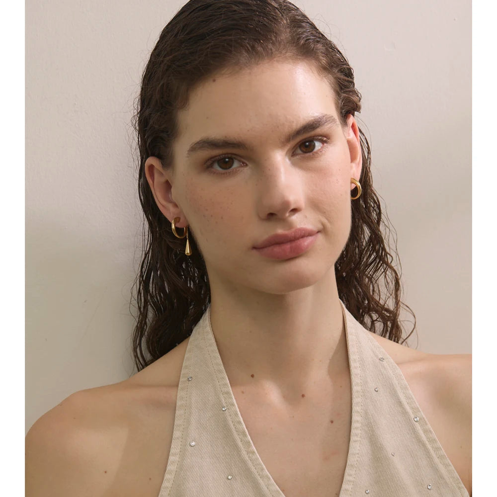Geometric chain earrings in gold-plated stainless steel.