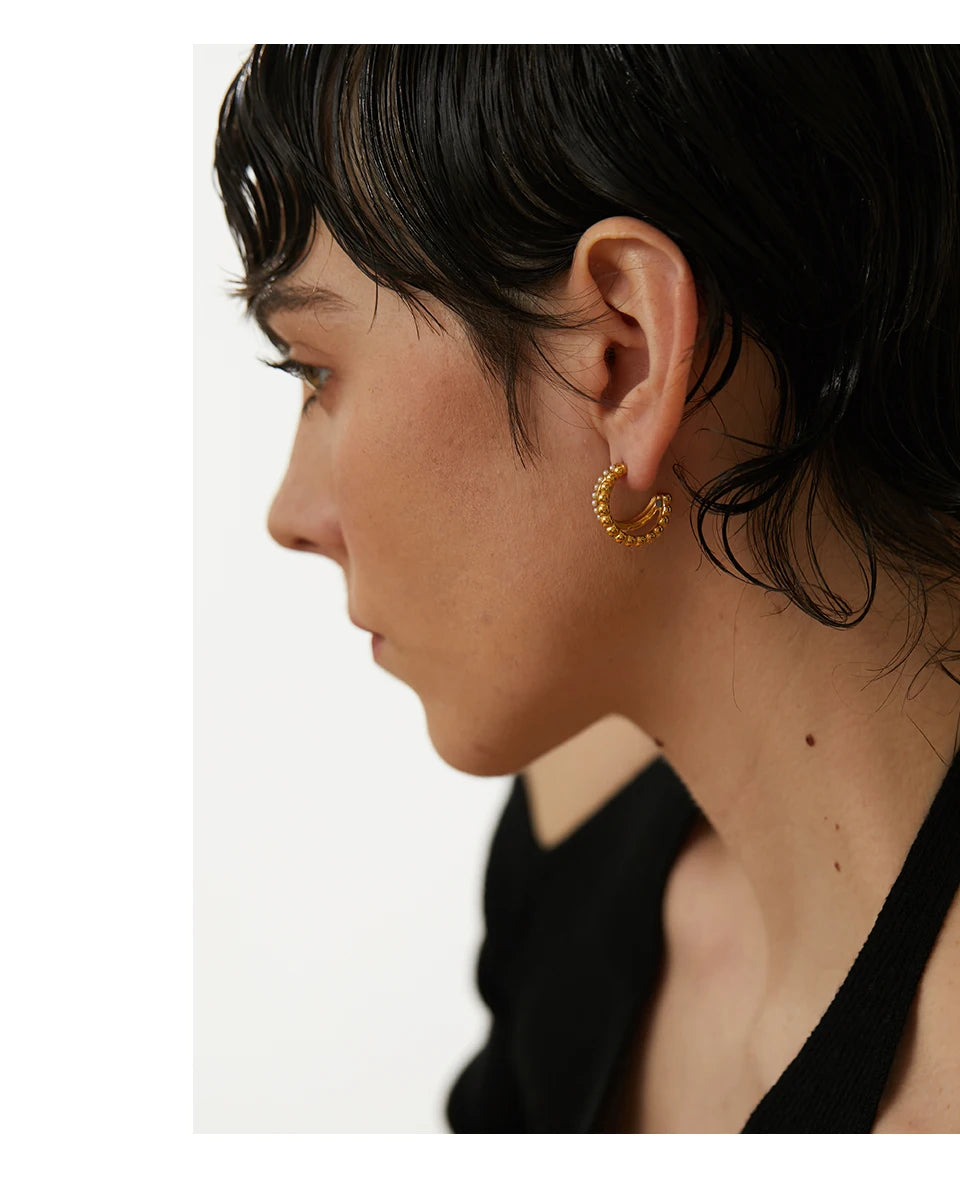 Pearl vintage geometric earrings in 18K gold-plated stainless steel with pearl.