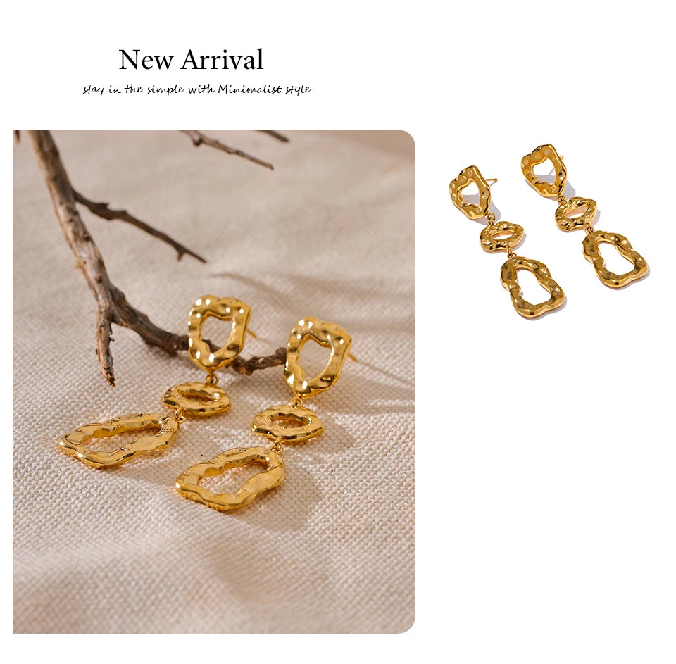 Geometric earrings in gold-plated 316L stainless steel.