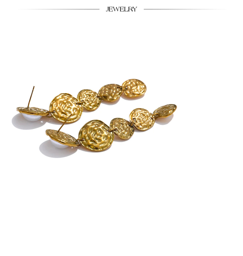 Pearl geometric earrings in gold-plated stainless steel with pearl.