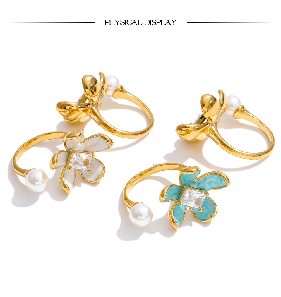 Cubic zirconia enamel flower ring in gold-plated stainless steel with cubic zirconia and enamel.