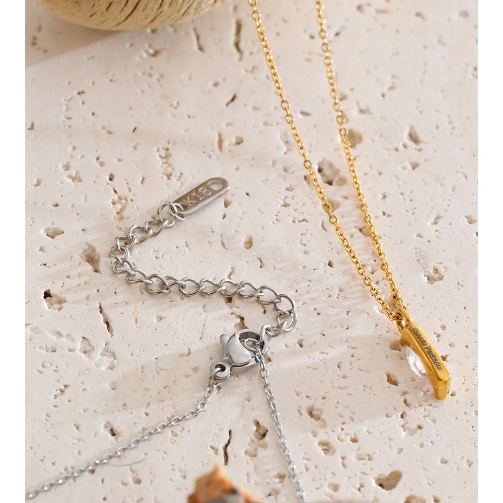 Cubic zirconia geometric necklace in gold-plated stainless steel with cubic zirconia.