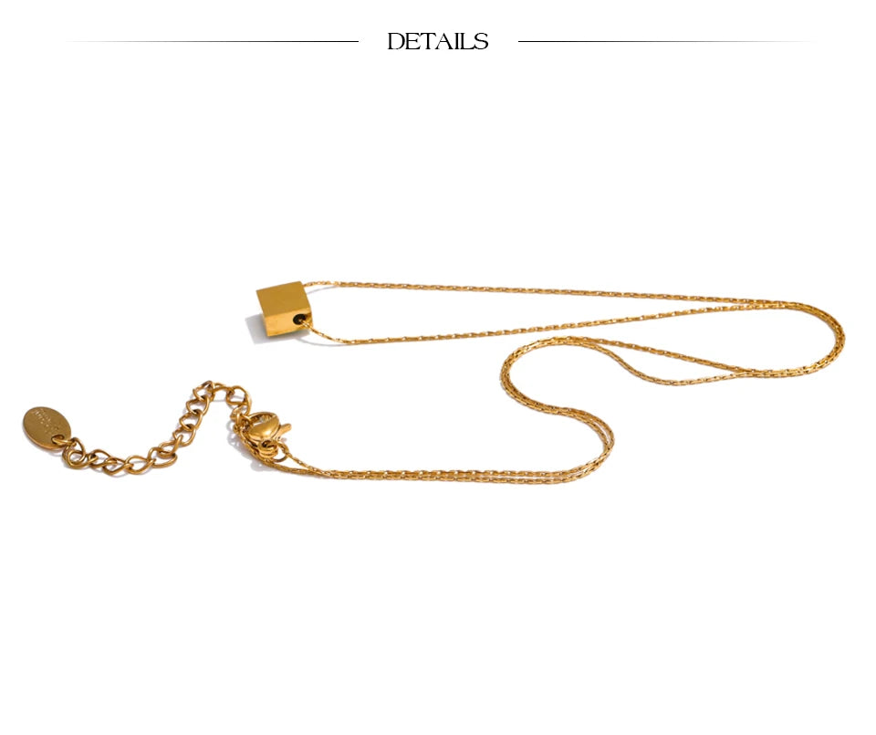 Natural stone geometric necklace in gold-plated stainless steel with natural stone.