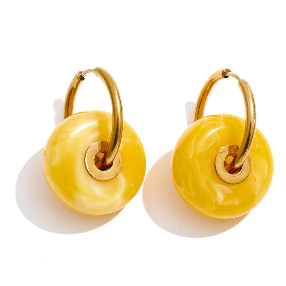 Resin acrylic geometric earrings in gold-plated stainless steel with resin and acrylic.