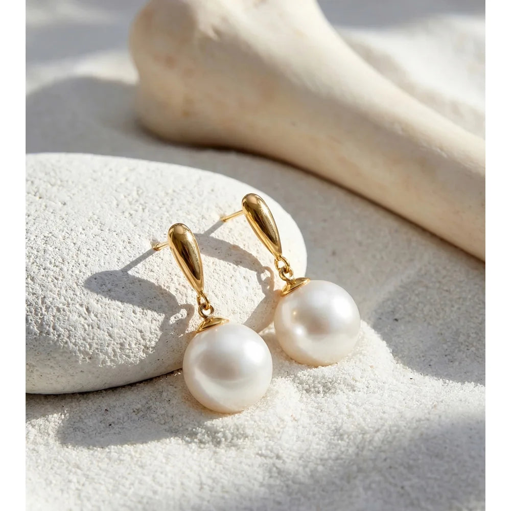 Pearl geometric earrings in gold-plated stainless steel with pearl.