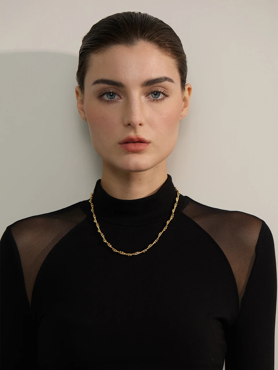 Geometric chain necklace in gold-plated stainless steel.