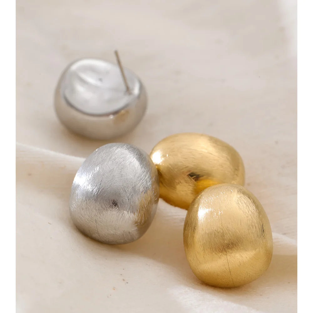Vintage geometric earrings in gold-plated stainless steel.