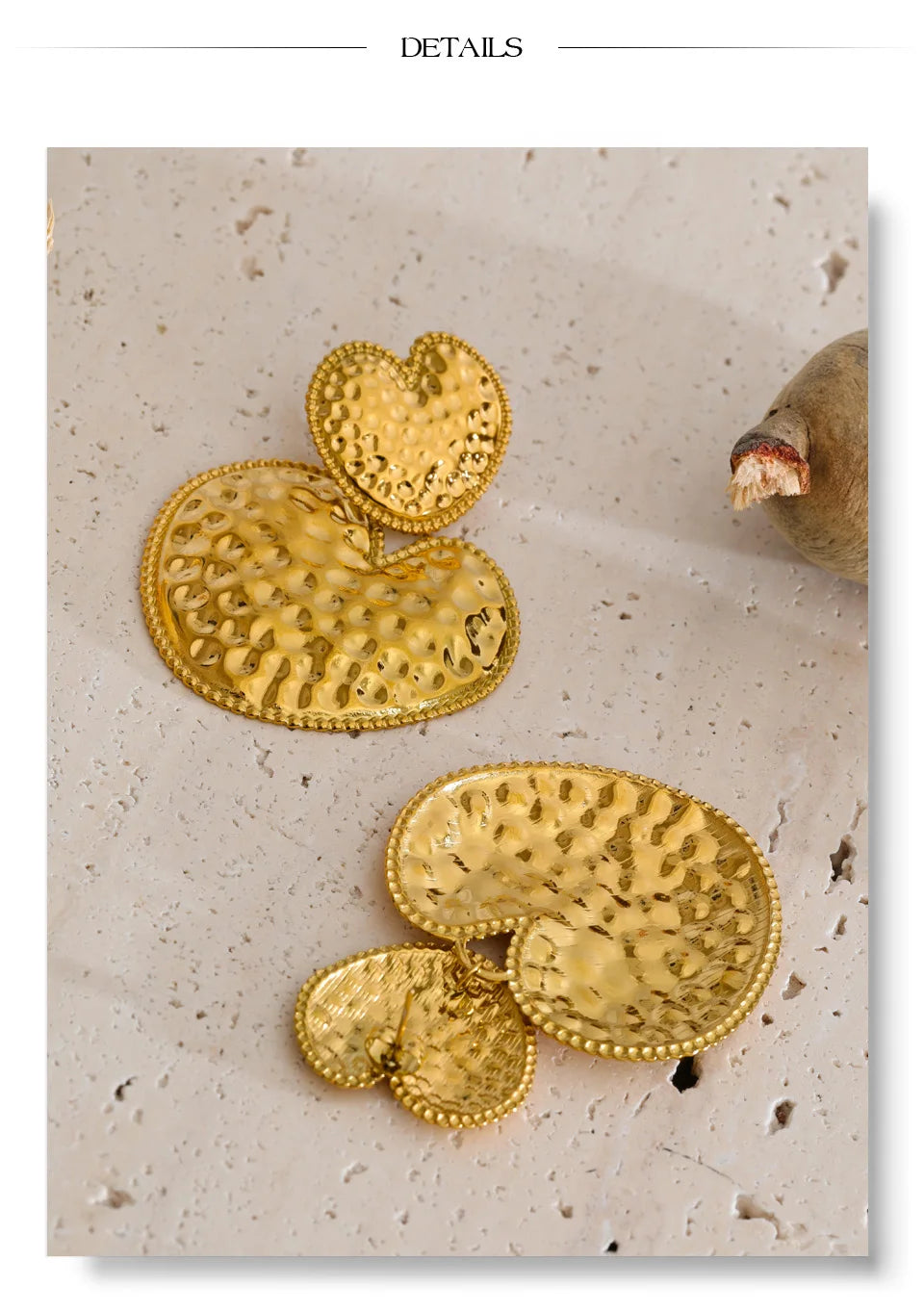 Heart earrings in gold-plated stainless steel.